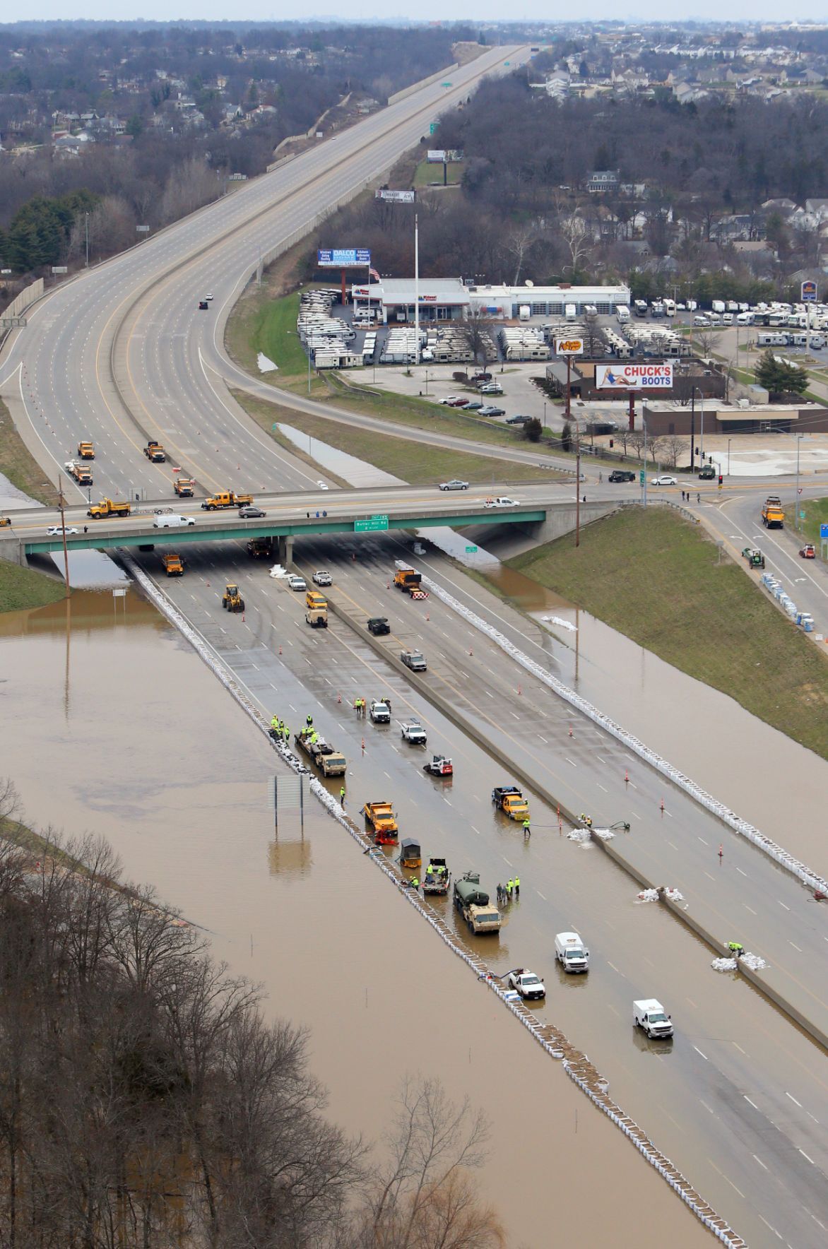 Historic flooding on the Meramec River closes Interstate 55